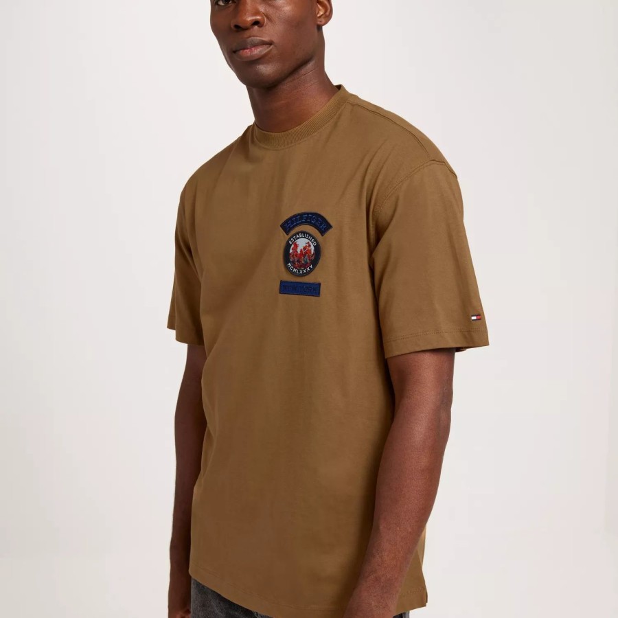 Toj Tommy Hilfiger | Mountain Multi Badge Tee Desert Khaki