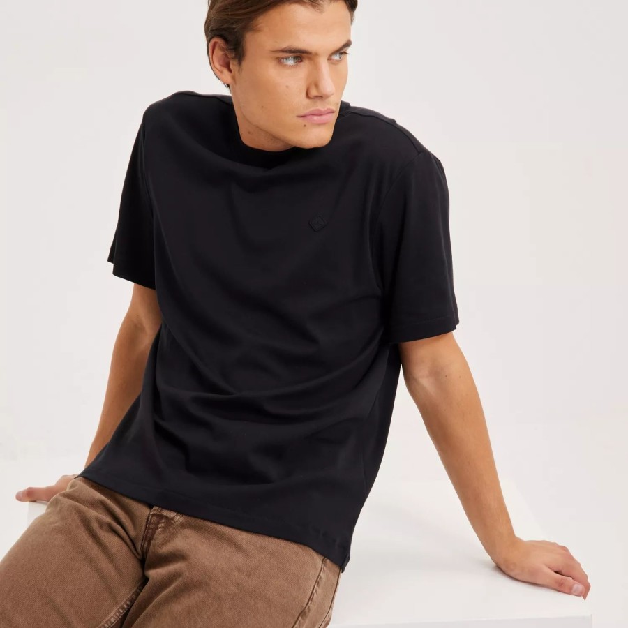 Toj J Lindeberg | Adan Patch Mock Neck Tee Black